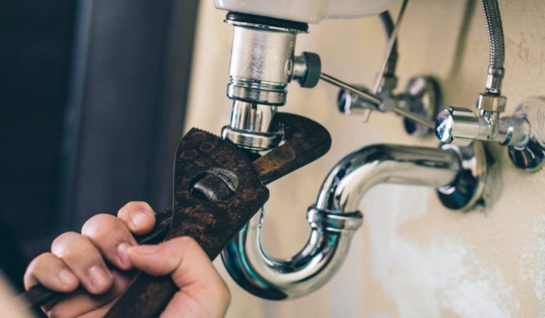 Emergency Plumber? Here’s What to Do When You Encounter a plumbing Disaster